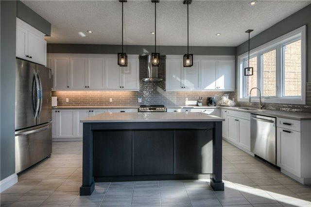 811 Sundrops Crt, House detached with 4 bedrooms, 4 bathrooms and 2 parking in Waterloo ON | Image 6