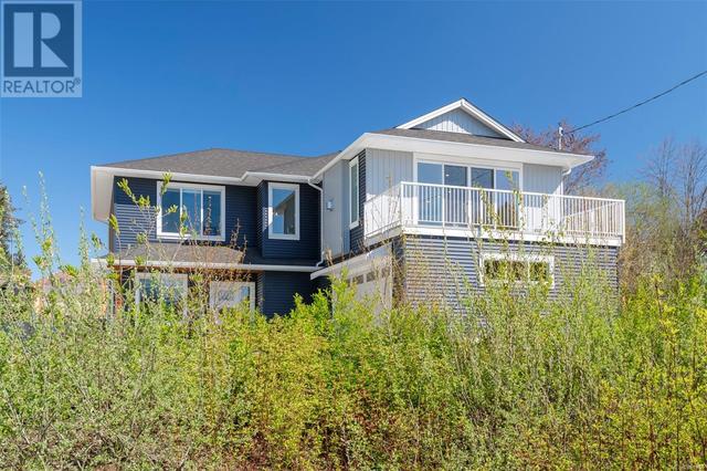2462 Rosstown Rd, House detached with 6 bedrooms, 4 bathrooms and 4 parking in Nanaimo BC | Image 6