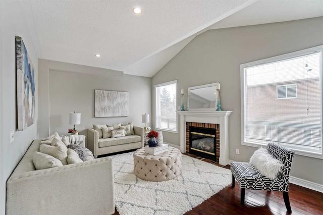 23 Lark Cres, House detached with 4 bedrooms, 4 bathrooms and 6 parking in Richmond Hill ON | Image 6