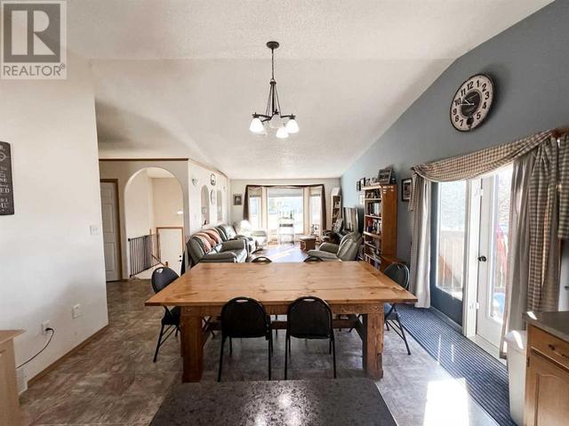 9006 101 Street, House detached with 6 bedrooms, 3 bathrooms and 8 parking in Mackenzie County AB | Image 10