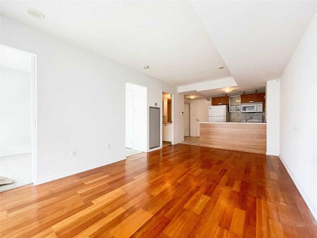 404 - 38 Grenville St, Condo with 1 bedrooms, 1 bathrooms and 0 parking in Toronto ON | Image 6