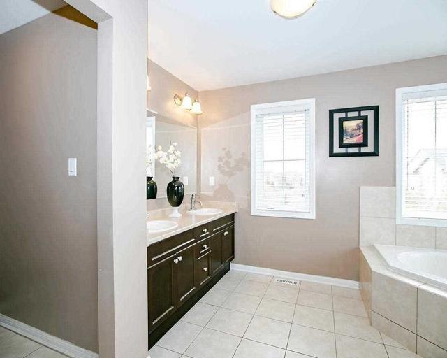 679 Yates Dr, House detached with 3 bedrooms, 3 bathrooms and 4 parking in Milton ON | Image 20