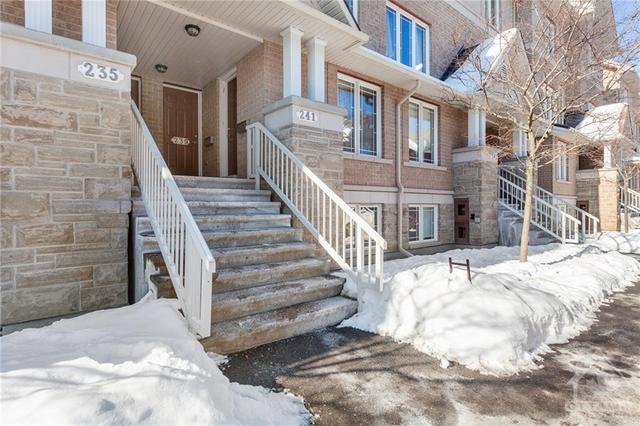 239 Paseo Private, House attached with 2 bedrooms, 3 bathrooms and 1 parking in Ottawa ON | Image 1