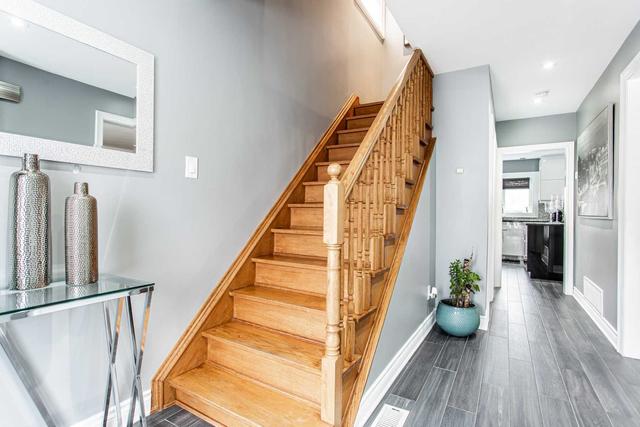 17 Gotham Crt, House semidetached with 3 bedrooms, 3 bathrooms and 7 parking in Toronto ON | Image 36