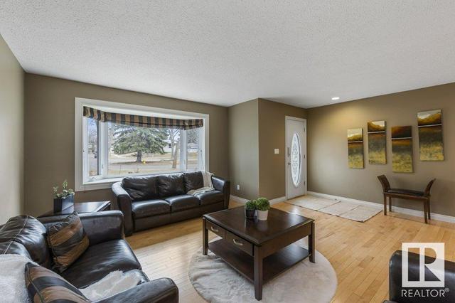 33 Grandora Cr, House detached with 2 bedrooms, 2 bathrooms and null parking in St. Albert AB | Image 5