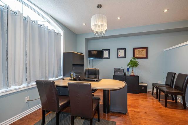 10392 Keele St, House attached with 3 bedrooms, 4 bathrooms and 2 parking in Vaughan ON | Image 14