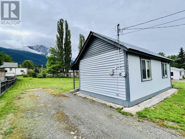 4250 11th Avenue, Home with 0 bedrooms, 1 bathrooms and null parking in New Hazelton BC | Image 2