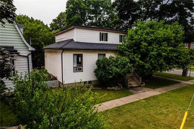 27 Fitzgerald Street, House detached with 4 bedrooms, 2 bathrooms and 2 parking in St. Catharines ON | Image 12