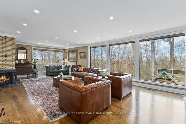 484 Westmount Dr, House detached with 3 bedrooms, 3 bathrooms and 10 parking in London ON | Image 2