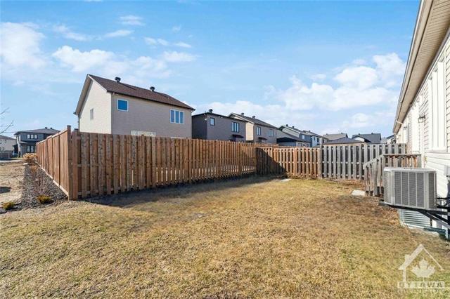 1135 Beckett Crescent, Townhouse with 3 bedrooms, 3 bathrooms and 2 parking in Ottawa ON | Image 28