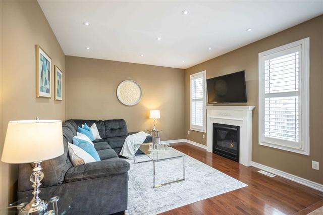 211 Smoothwater Terr, House detached with 4 bedrooms, 3 bathrooms and 3 parking in Markham ON | Image 4