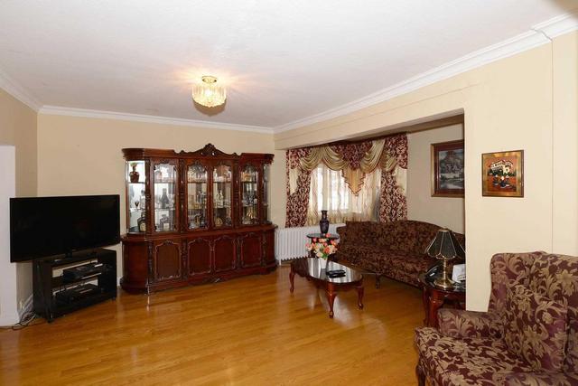 113 Hatherley Rd, House detached with 3 bedrooms, 4 bathrooms and 1 parking in Toronto ON | Image 3