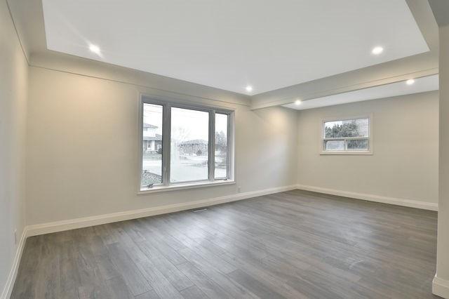 643 West 5th Ave, House detached with 5 bedrooms, 2 bathrooms and 4 parking in Hamilton ON | Image 3