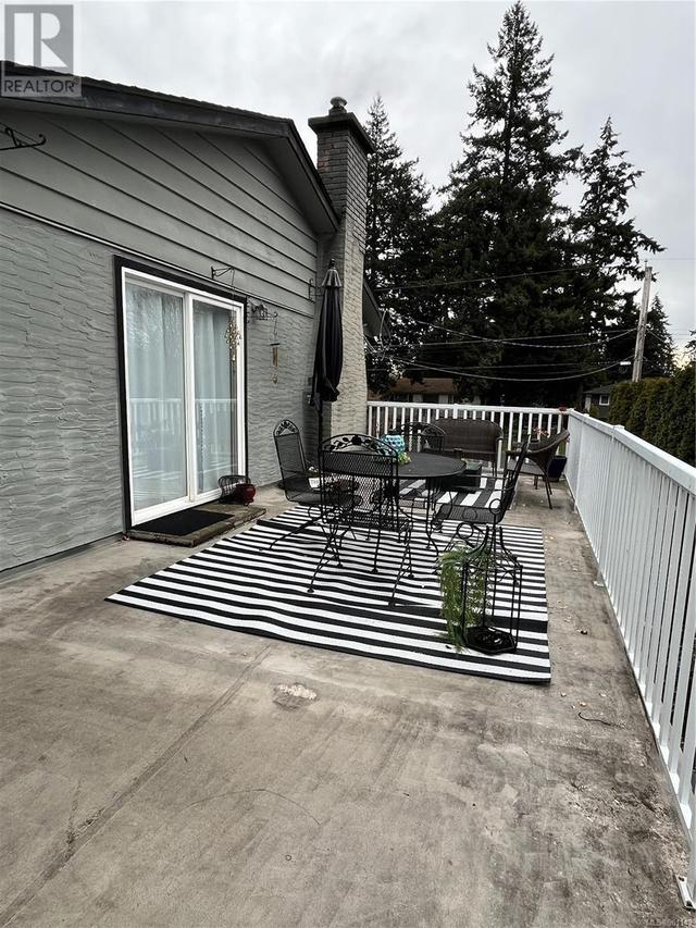 Deck off Dining Room | Image 11