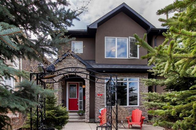 4433 20 Avenue Nw, House semidetached with 4 bedrooms, 3 bathrooms and 2 parking in Calgary AB | Card Image