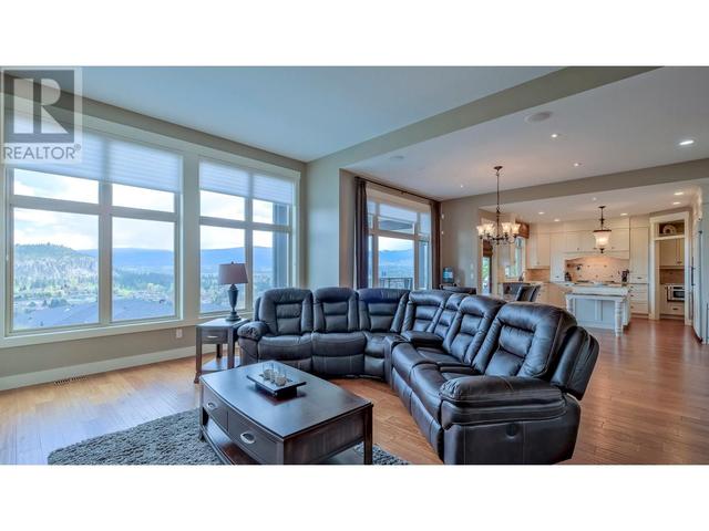 732 Traditions Crescent, House detached with 4 bedrooms, 2 bathrooms and 3 parking in Kelowna BC | Image 16