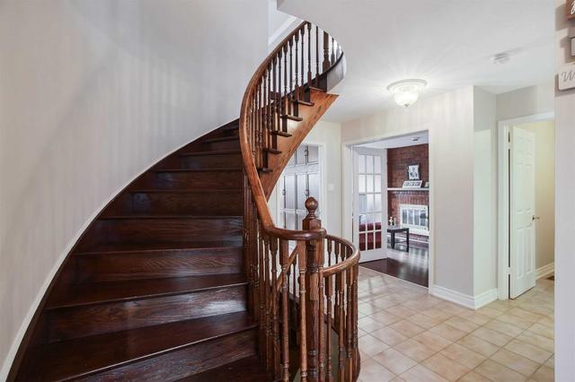 10 Dartmoor Dr, House detached with 4 bedrooms, 3 bathrooms and 4 parking in Toronto ON | Image 15