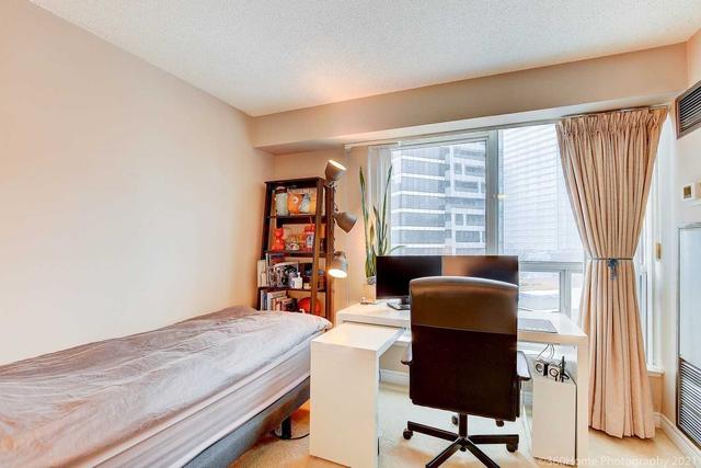 1011 - 24 Wellesley St W, Condo with 2 bedrooms, 2 bathrooms and 1 parking in Toronto ON | Image 24