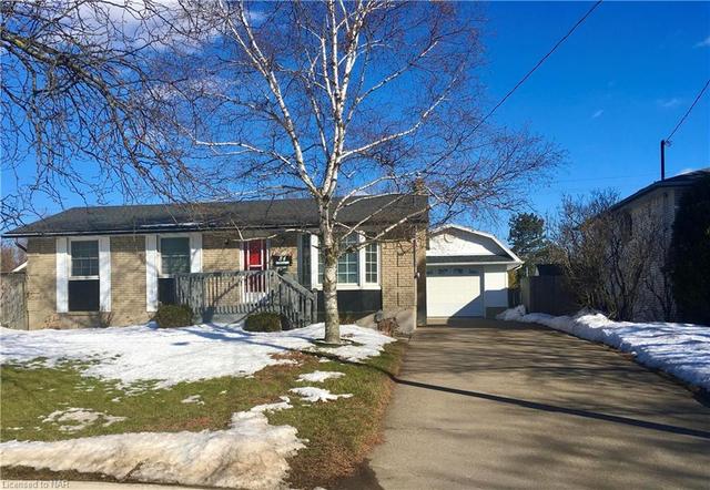 84 Meredith Drive, House detached with 4 bedrooms, 2 bathrooms and 6 parking in St. Catharines ON | Image 1