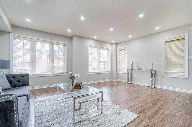 22 Pedigree Mews, House semidetached with 3 bedrooms, 5 bathrooms and 3 parking in Toronto ON | Image 6
