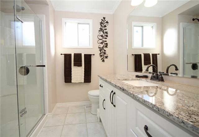 896 Lavis Crt, House detached with 4 bedrooms, 3 bathrooms and 4 parking in Oshawa ON | Image 17
