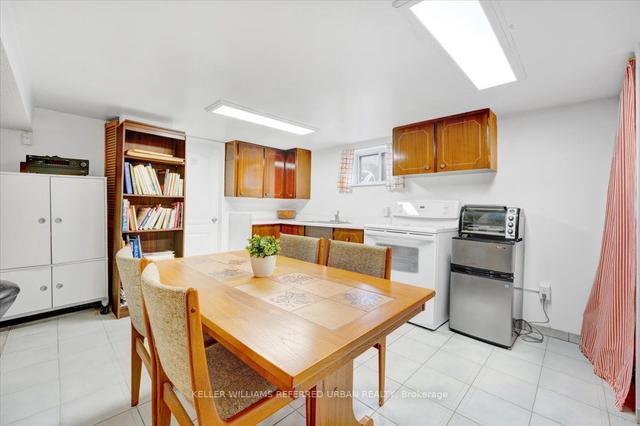 89 Avondale Ave, House detached with 2 bedrooms, 2 bathrooms and 7 parking in Toronto ON | Image 10