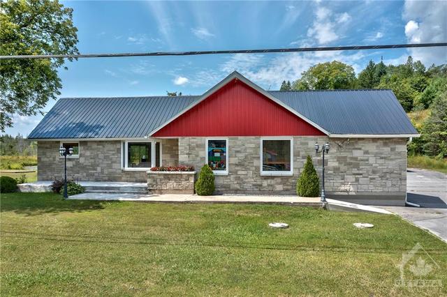 7417 Road 506 Road, House detached with 3 bedrooms, 2 bathrooms and 20 parking in North Frontenac ON | Image 1