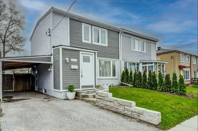 127 Chestnut Cres, House semidetached with 3 bedrooms, 2 bathrooms and 2 parking in Toronto ON | Image 1