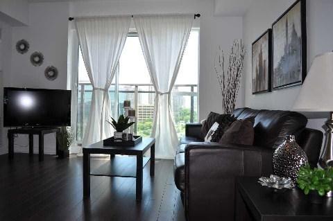 817 - 120 Dallimore Circ, Condo with 1 bedrooms, 1 bathrooms and 1 parking in Toronto ON | Image 2