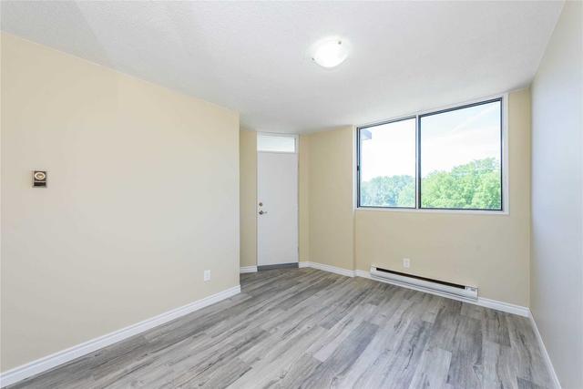 401 - 81 Millside Dr, Condo with 2 bedrooms, 2 bathrooms and 2 parking in Milton ON | Image 14