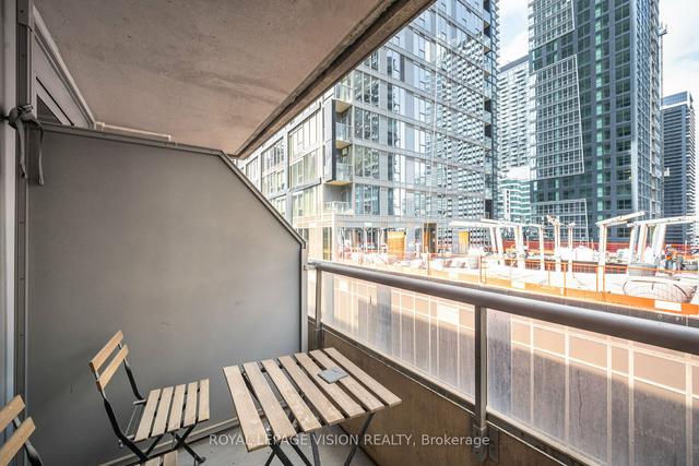1726 - 250 Wellington St W, Condo with 1 bedrooms, 1 bathrooms and 1 parking in Toronto ON | Image 10