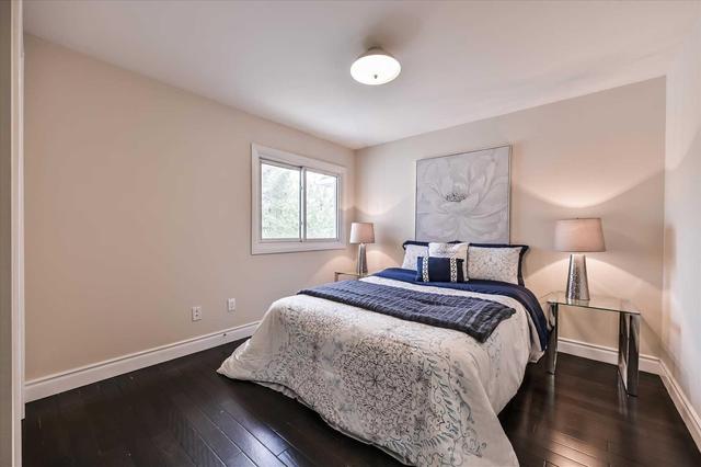 45 Lunsfield Cres, House semidetached with 3 bedrooms, 4 bathrooms and 1 parking in Toronto ON | Image 11