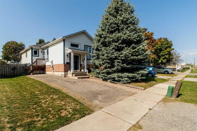 1404 Park Rd S, House semidetached with 3 bedrooms, 2 bathrooms and 3 parking in Oshawa ON | Image 1