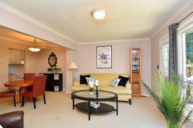 17 - 11 Colmar Place, House attached with 2 bedrooms, 1 bathrooms and 1 parking in Hamilton ON | Image 3