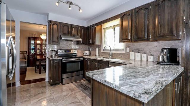 10 New Castle Cres, House detached with 4 bedrooms, 4 bathrooms and 2 parking in Brampton ON | Image 9