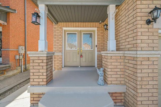 24 Alberta Terr, House detached with 3 bedrooms, 4 bathrooms and 5 parking in Brampton ON | Image 12