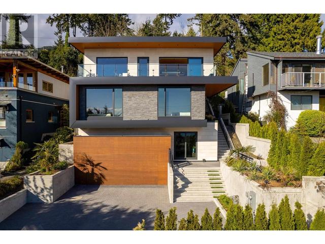3325 Marine Drive, House detached with 4 bedrooms, 5 bathrooms and 4 parking in West Vancouver BC | Image 1