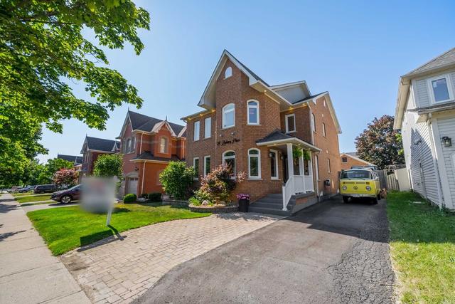 24 Zachary Pl, House detached with 3 bedrooms, 4 bathrooms and 7 parking in Whitby ON | Card Image