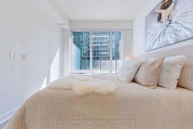 1911 - 125 Blue Jays Way, Condo with 2 bedrooms, 2 bathrooms and 1 parking in Toronto ON | Image 15
