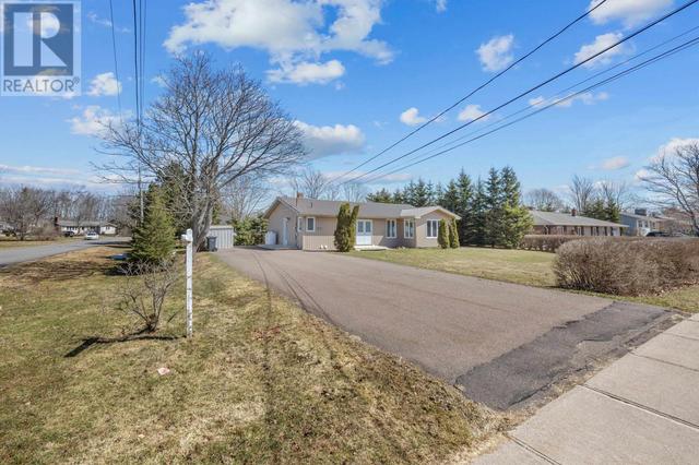118 Maple Avenue, House detached with 3 bedrooms, 2 bathrooms and null parking in Charlottetown PE | Image 4