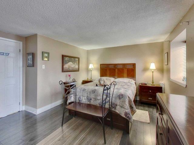 54 - 105 Hansen Rd N, Townhouse with 3 bedrooms, 2 bathrooms and 1 parking in Brampton ON | Image 9