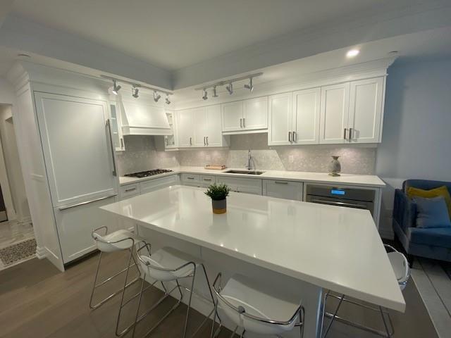 410 - 2060 Lakeshore Road, Condo with 1 bedrooms, 2 bathrooms and 1 parking in Burlington ON | Image 3