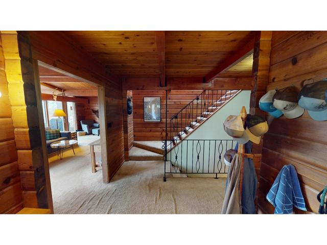861 New Lake Road, House detached with 3 bedrooms, 3 bathrooms and null parking in East Kootenay C BC | Image 8