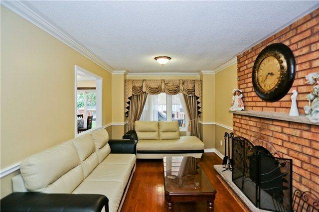 119 Dumfries Ave, House detached with 4 bedrooms, 4 bathrooms and 2 parking in Brampton ON | Image 7
