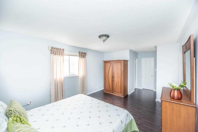 8 Tufton Cres, House detached with 3 bedrooms, 3 bathrooms and 3 parking in Brampton ON | Image 13