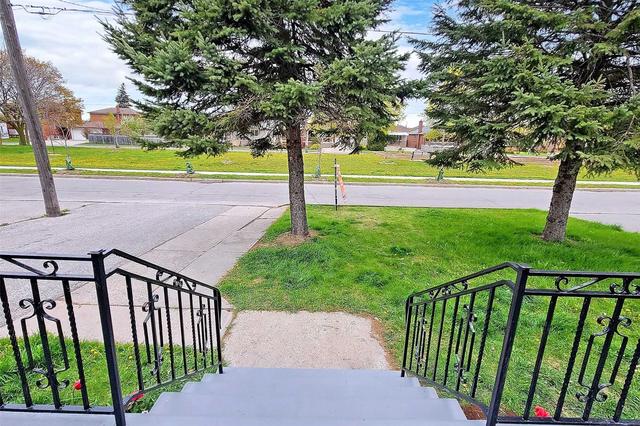 73 Joyce Pkwy, House detached with 2 bedrooms, 2 bathrooms and 5 parking in Toronto ON | Image 33