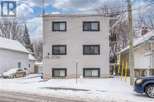 176 York Street, Home with 11 bedrooms, 6 bathrooms and 5 parking in Kingston ON | Image 7