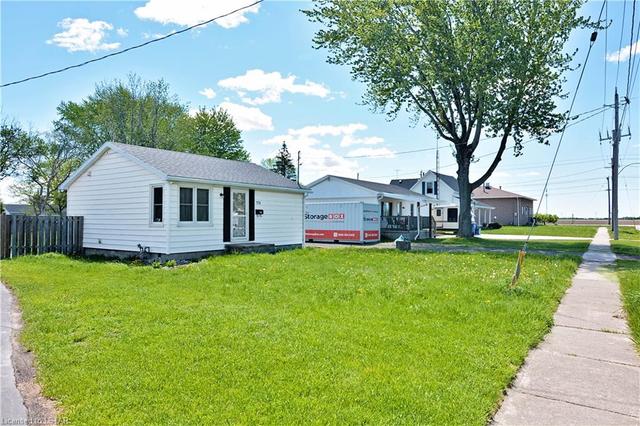 779 Albert Street, House detached with 3 bedrooms, 1 bathrooms and 5 parking in Chatham Kent ON | Image 3