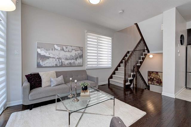 th 127 - 165 Hampshire Way, House attached with 2 bedrooms, 2 bathrooms and 2 parking in Milton ON | Image 3