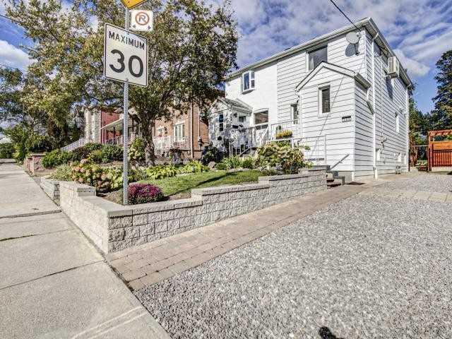 309 Gilbert Ave, House semidetached with 2 bedrooms, 3 bathrooms and 4 parking in Toronto ON | Image 25